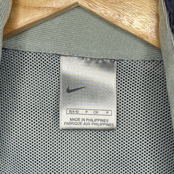 nike half zip pullover windbreaker with front pouch. Size Small - Picture 7 of 8